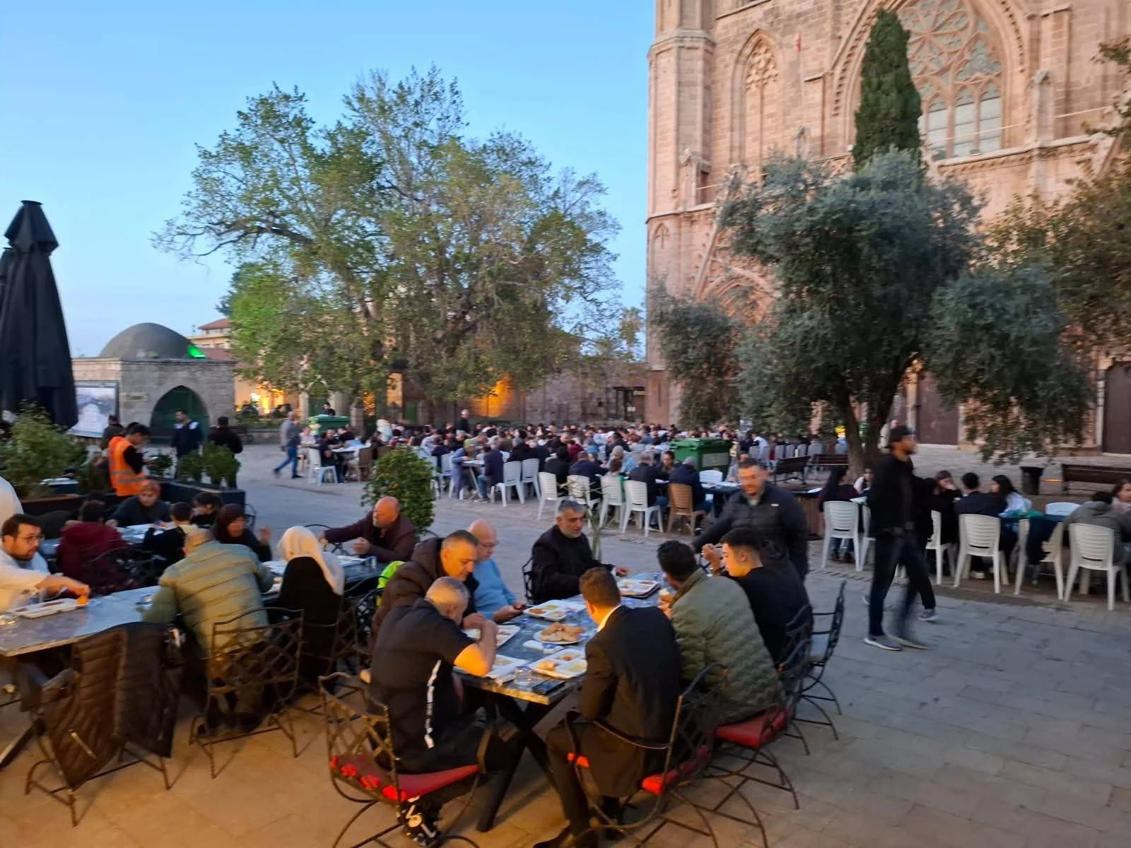 İftar sofralarında bir arada
